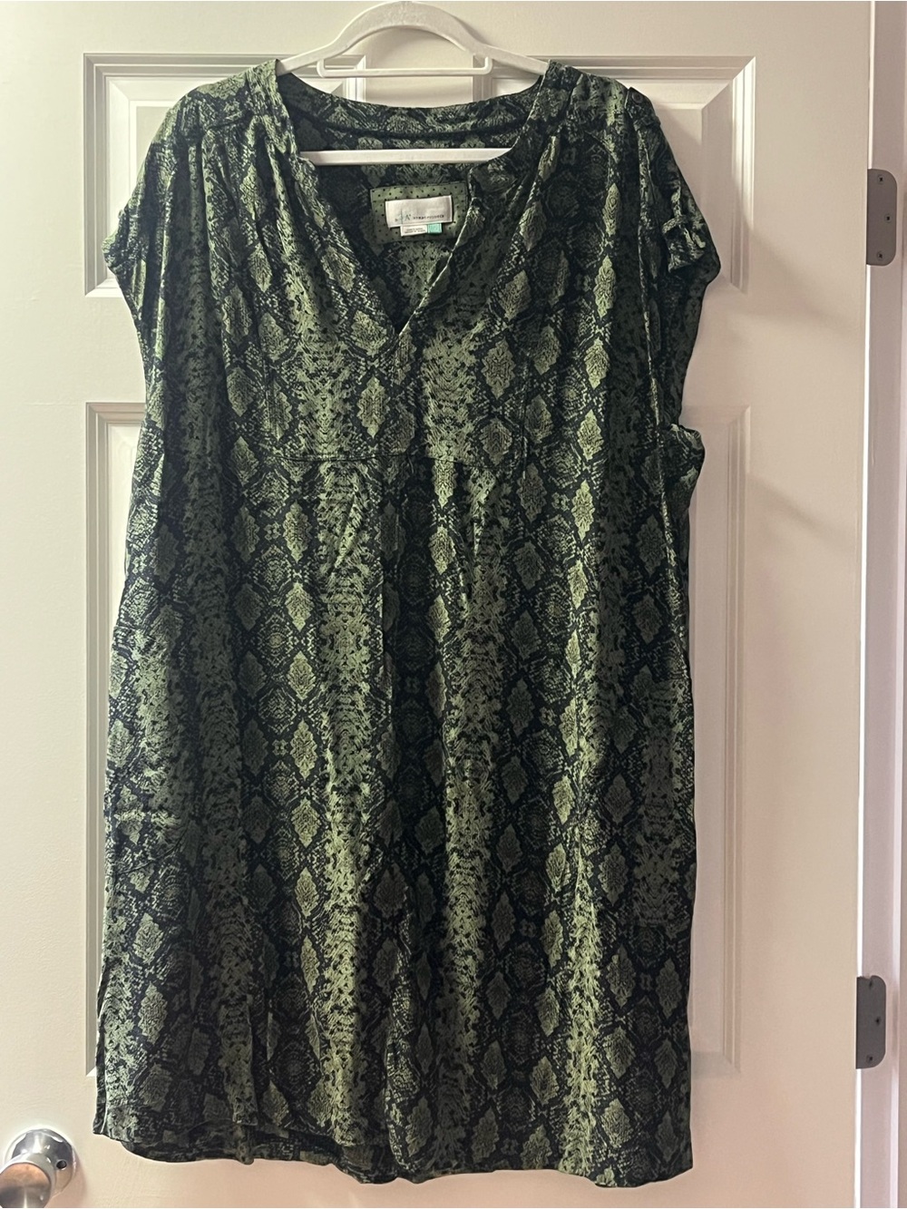 Anthropologie A+ 2X Green Black Snake Print V-Neck Shift Dress Boho - Picture 2 of 8